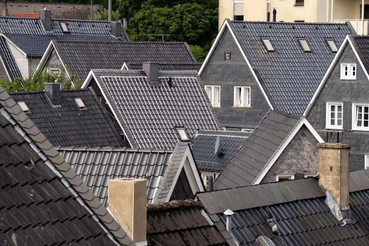 Steep roof eaves and gutter lines on houses in Council Bluffs, IA